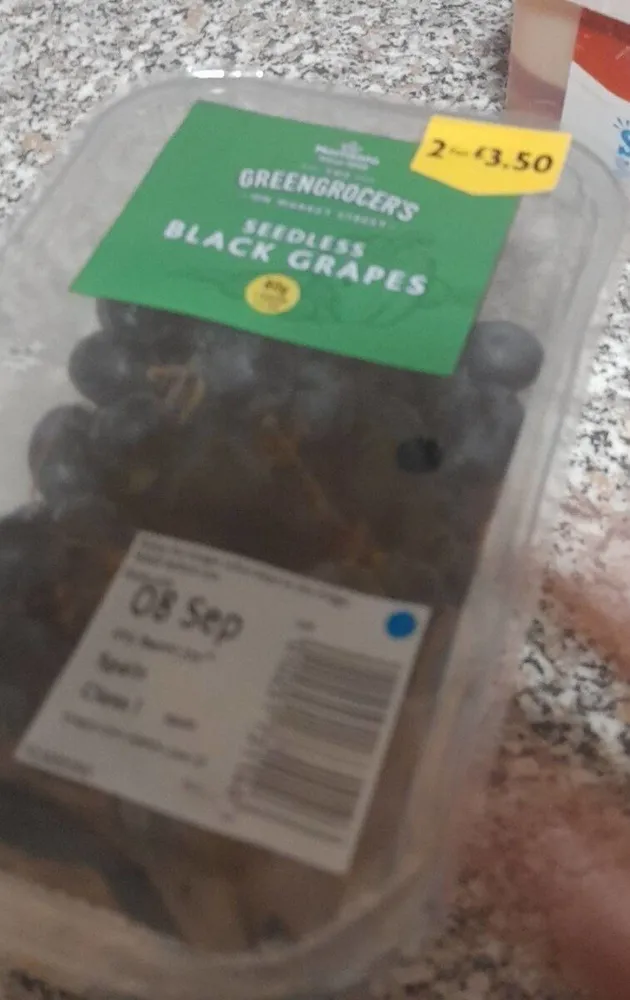 Seedless black grapes