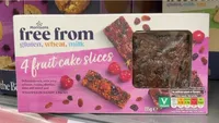 4 fruits cake slices