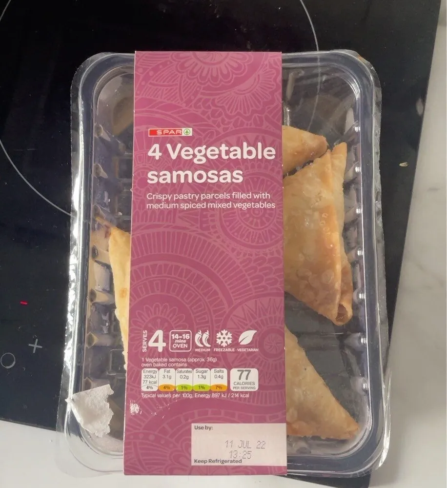 4 vegetable samosas