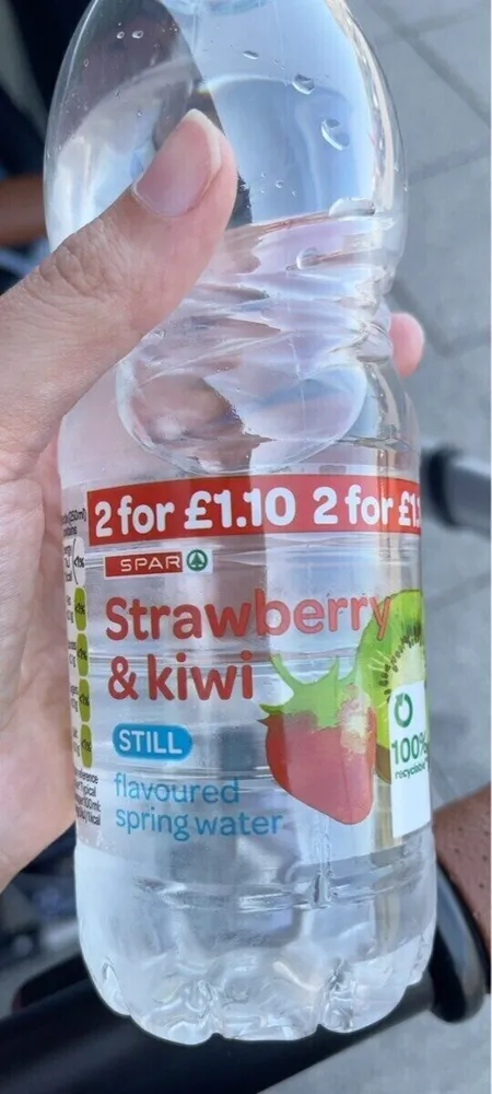 Spar strawberry and kiwi water