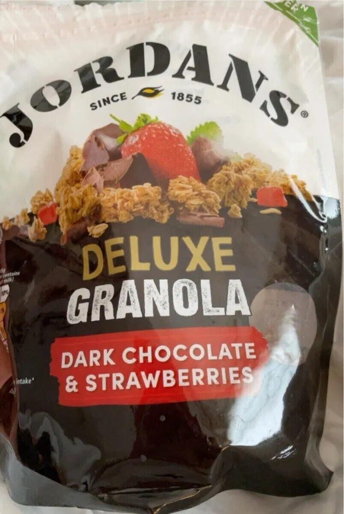 Deluxe Granola Dark chocolate & strawberries