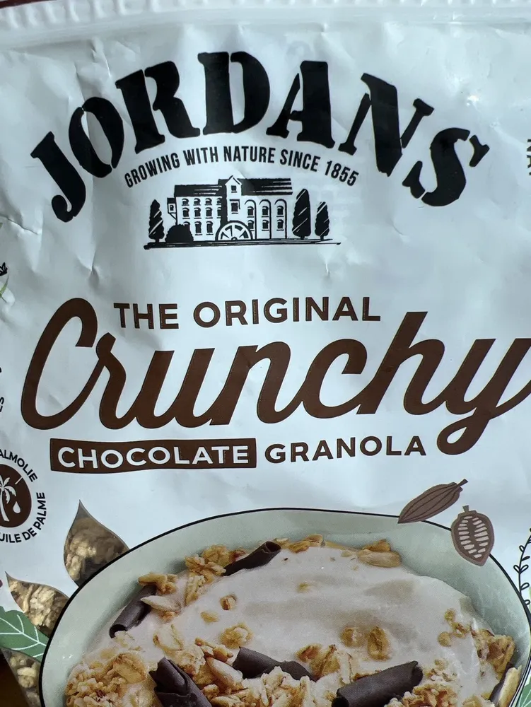 Crunchy chocolate granola