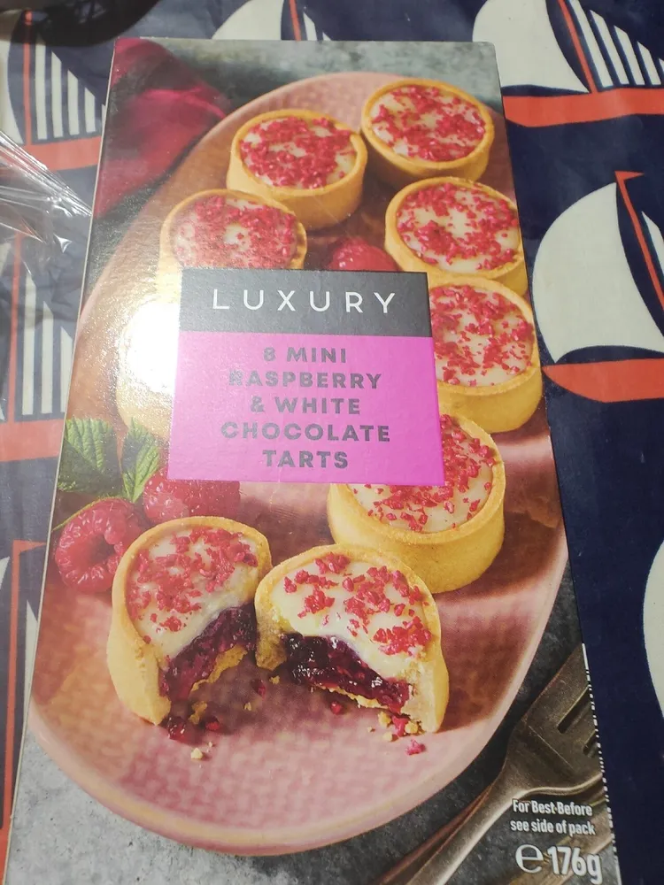 8 mini raspberry & white chocolate tarts