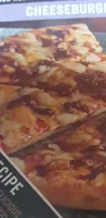 Stonebaked pizza cheeseburger