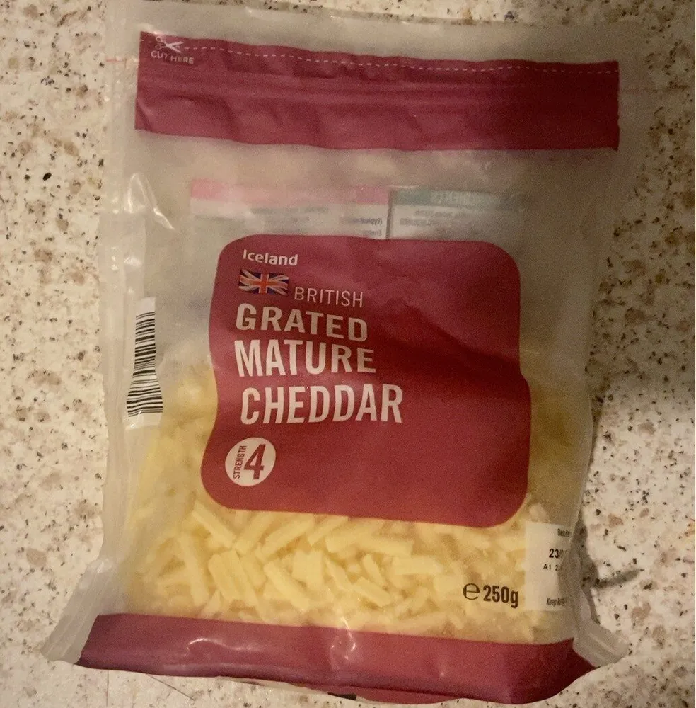 Iceland Grated Mature White Cheddar