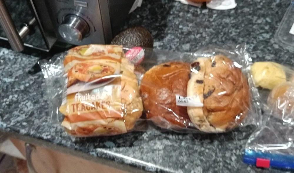 Fruited teacakes