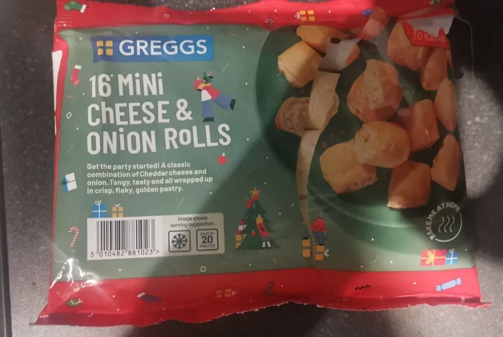 Mini cheese and onions rolls