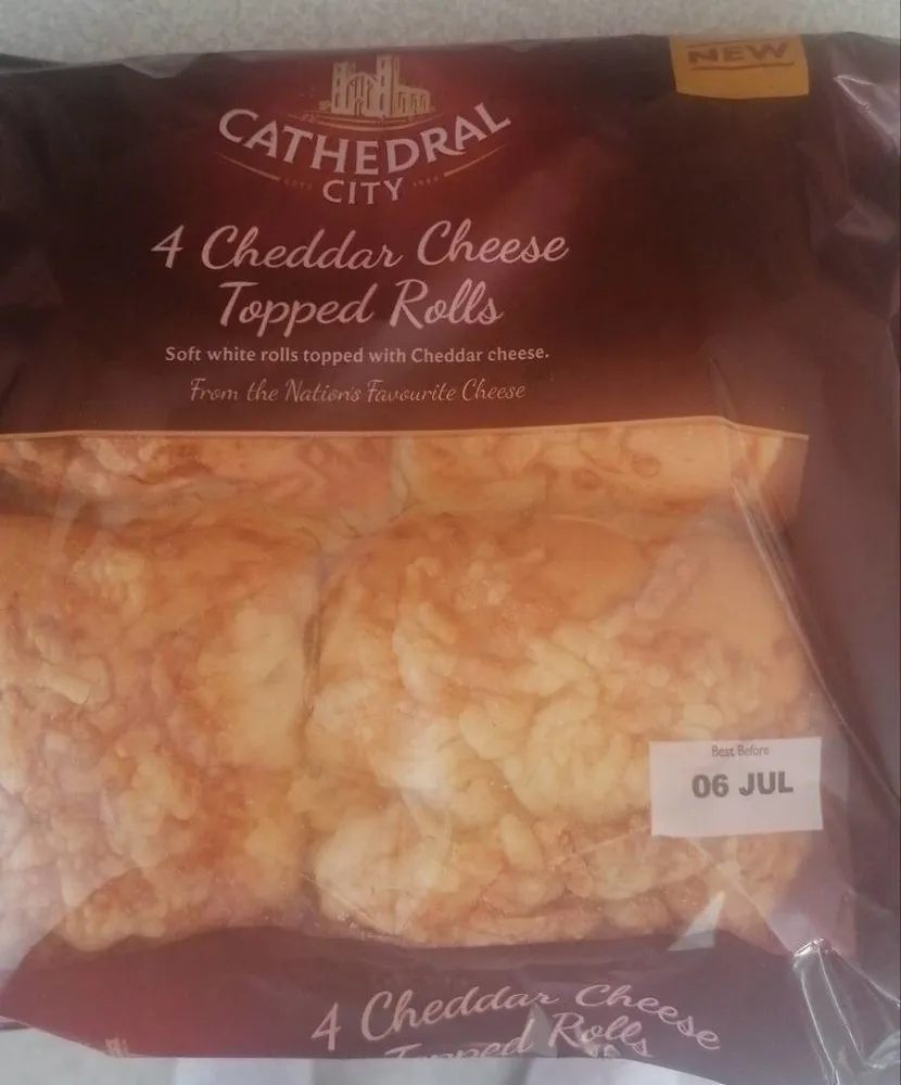 4 Cheddar Cheese Topped Rolls