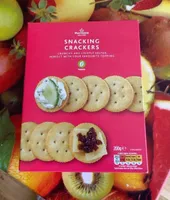 Snacking crackers