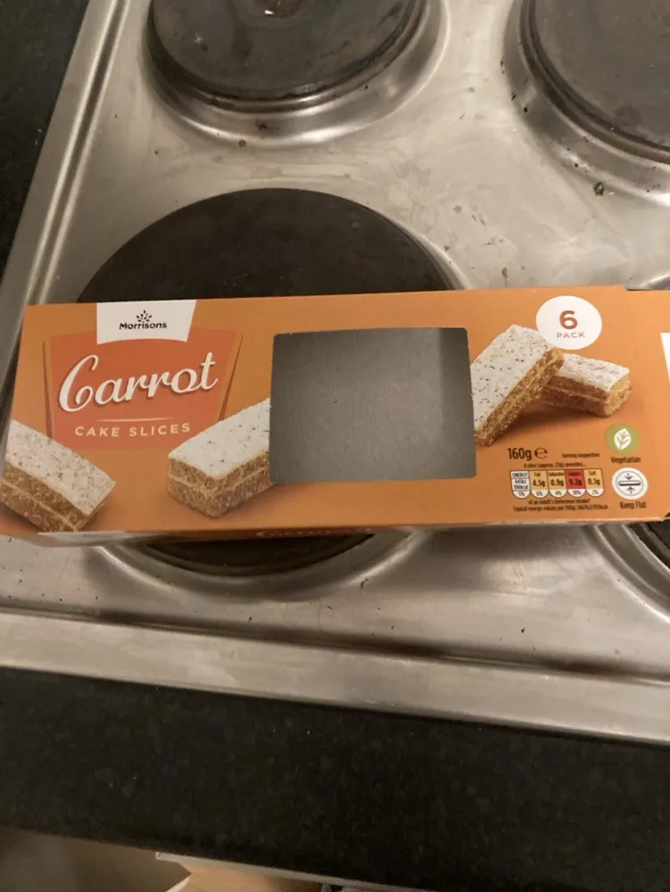 carrot cake slices