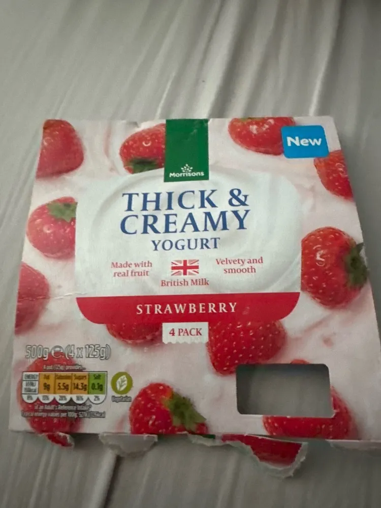 Thick & Creamy Strawberry Yoghurt