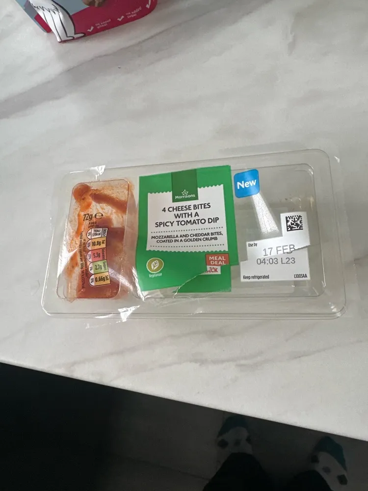 4 cheese bites with tomato dip