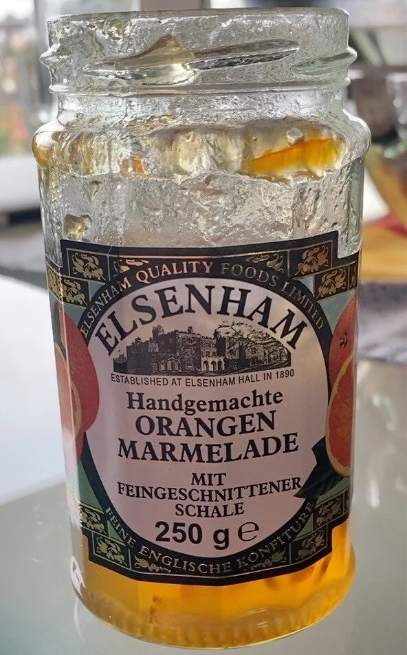Handgemachte Orangenmarmelade mit feingeschnittener Schale
