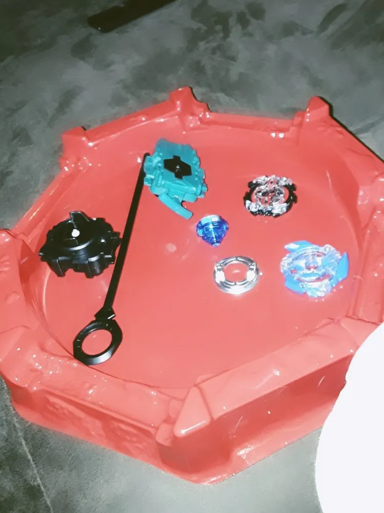 Beyblade Burst - Coffret Arène + 2 Toupies + 2 Lanceurs