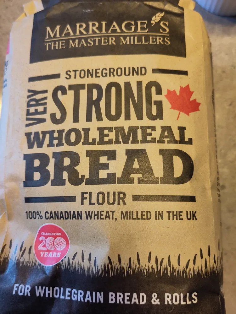 Very strong wholemeal bread flour