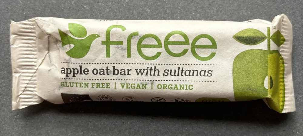 Apple oat bar with sultanas