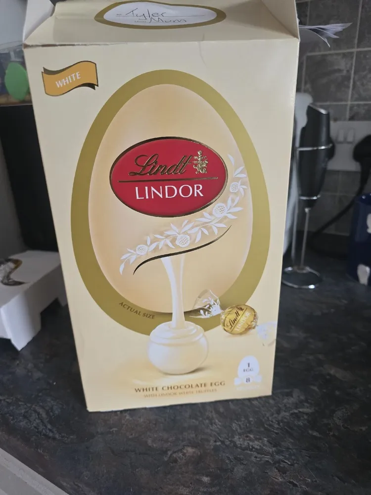 Lindor White Chocolate Easter Egg