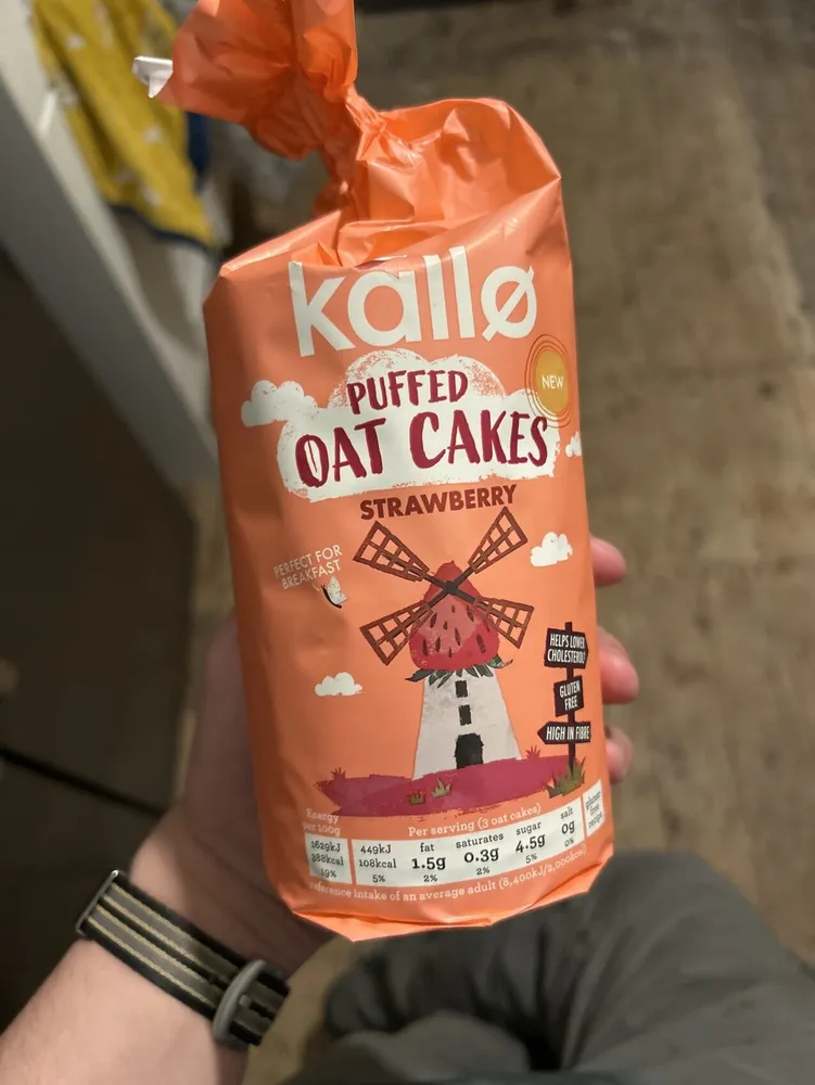 Puffed oat cakes strawberry