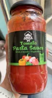 Tomato pasta sauce with chunky vegetables