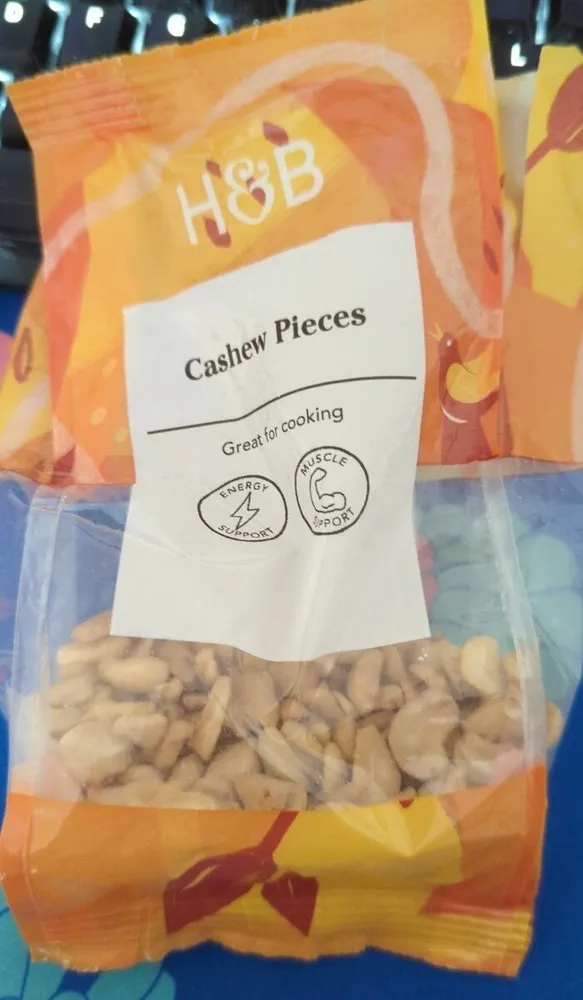 Cashew pieces