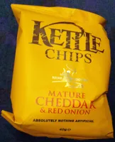 Kettle Chips mature cheddar & red onion