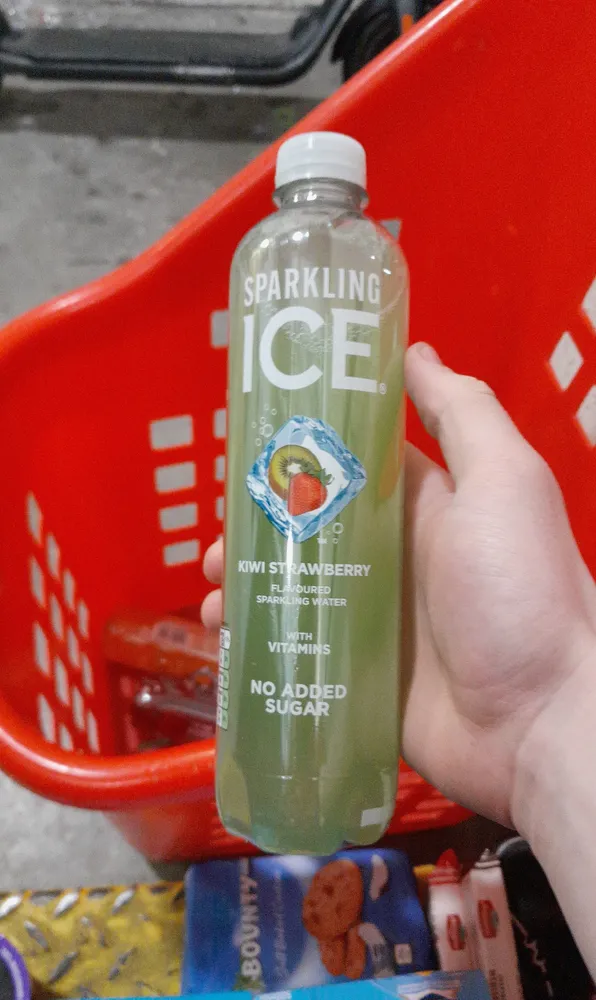 KIWI STRAWBERRY FLAVOURED SPARKLING WATER