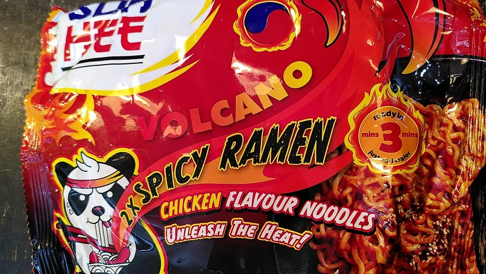 VOLCANO 2X SPICY RAMEN CHICKEN FLAVOUR NOODLES
