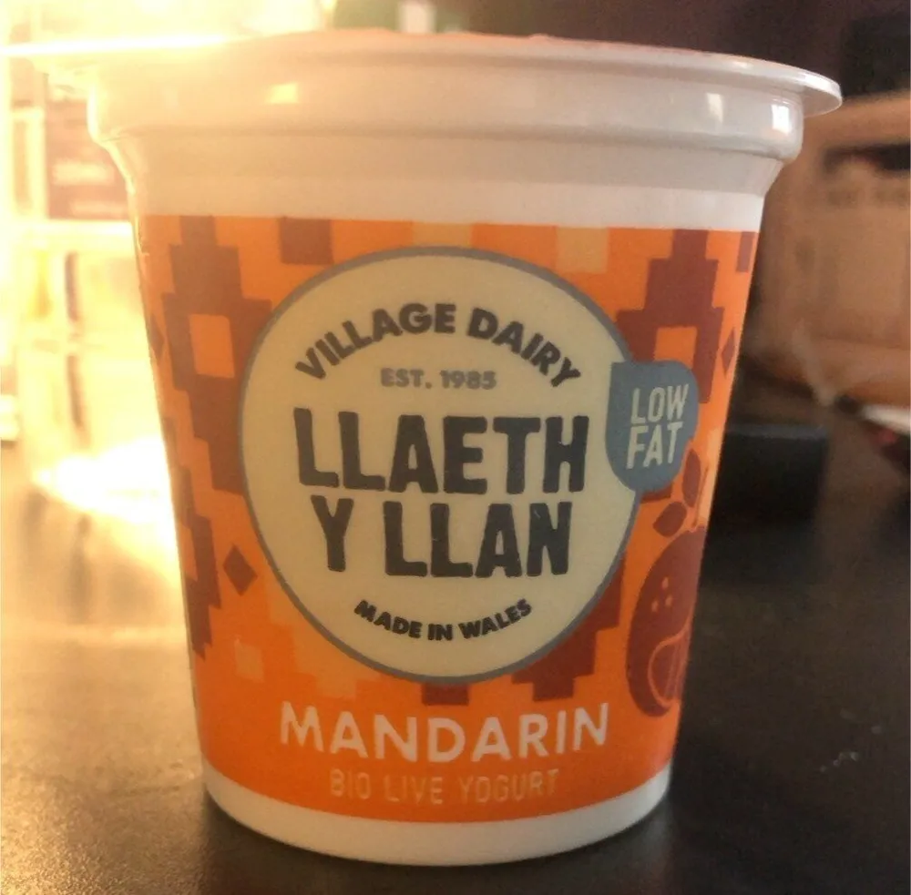 Llaeth y llan mandarin vio live yogurt