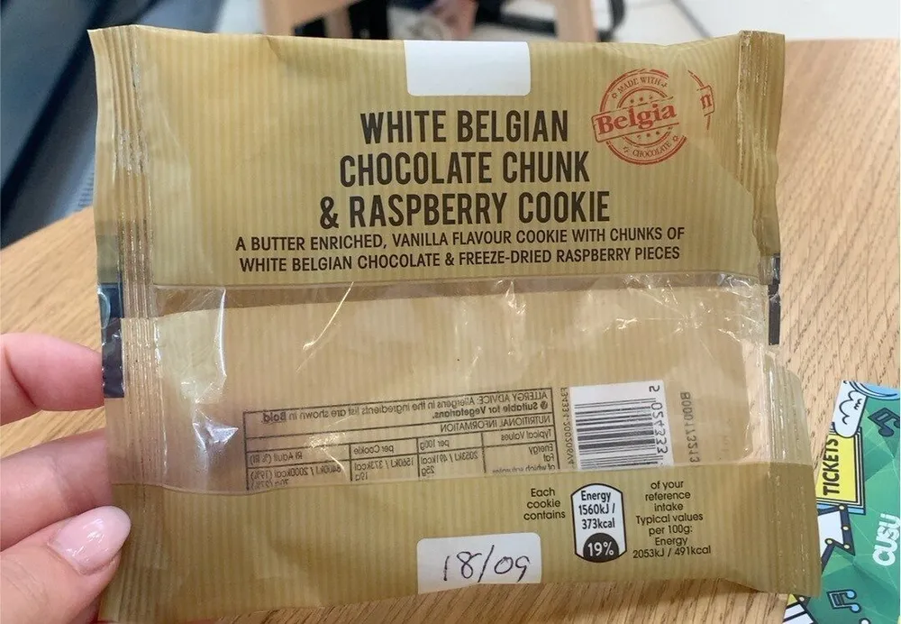 White belgian chocolate chunk & raspberry cookie