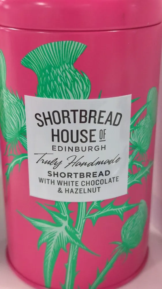 Shortbread with white chocolate & hazelnut