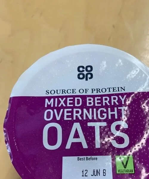 Mixed berry overnight oats