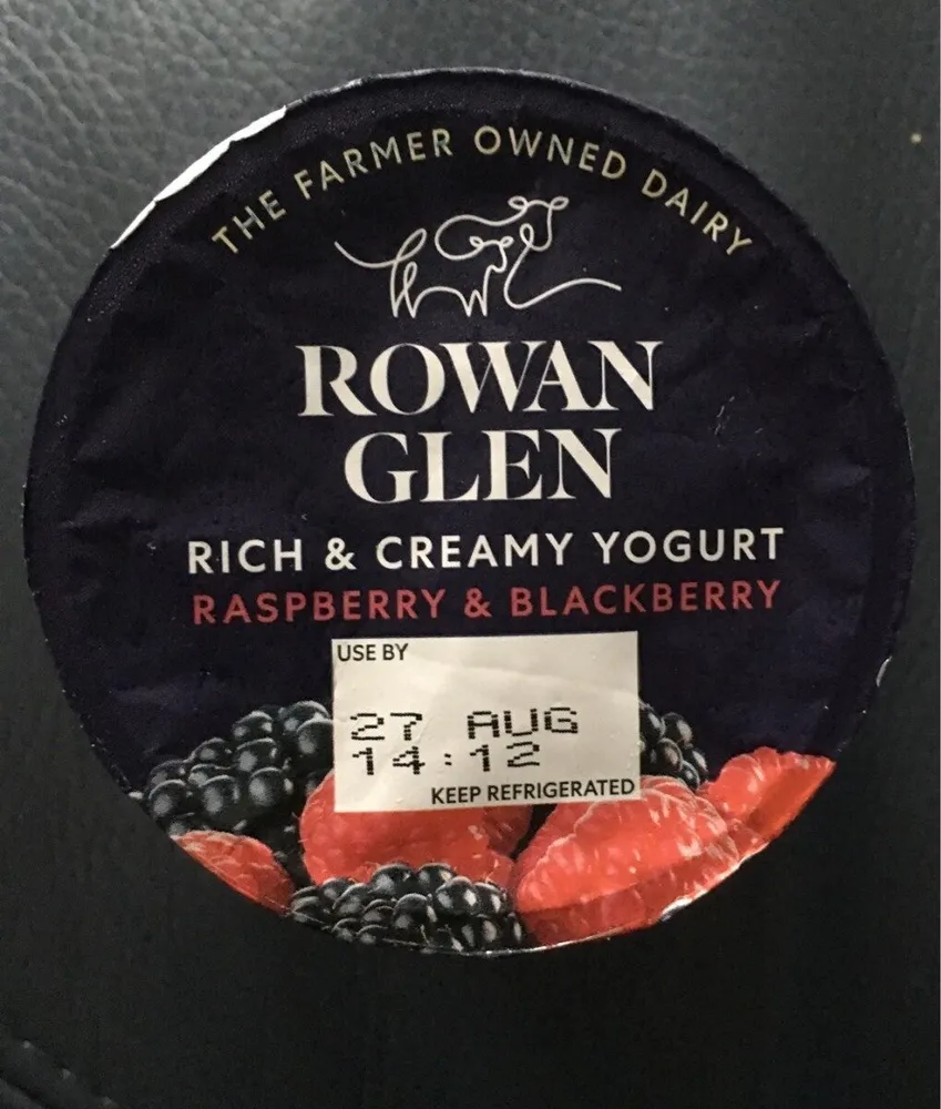 Rich & creamy yogurt raspberry and blackberry