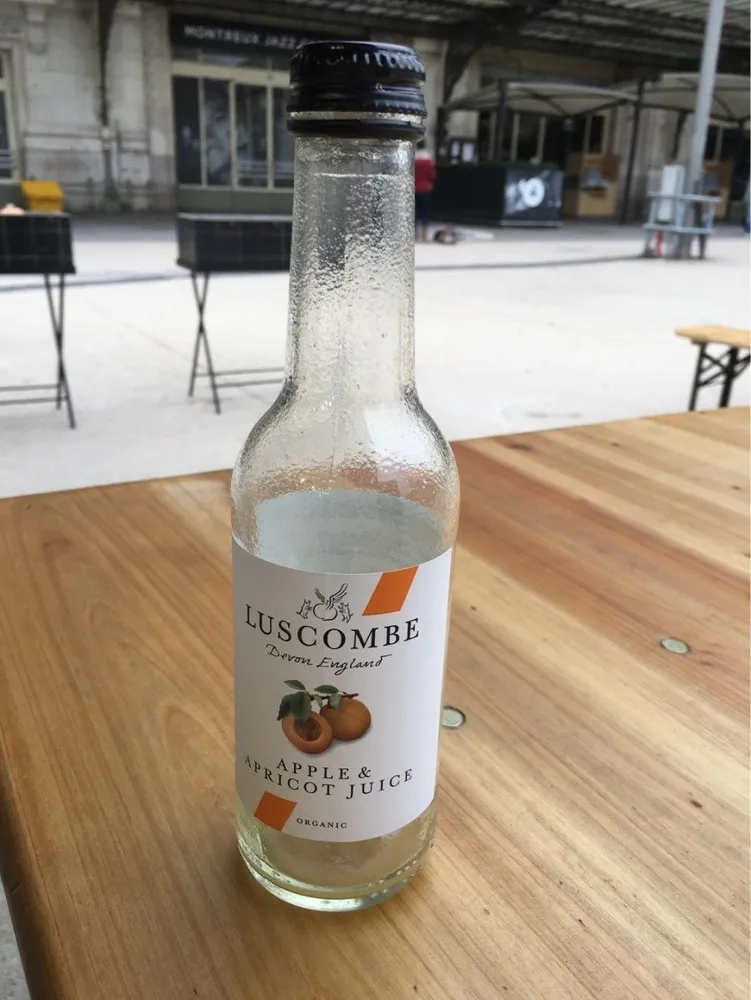Apple et abricot juice