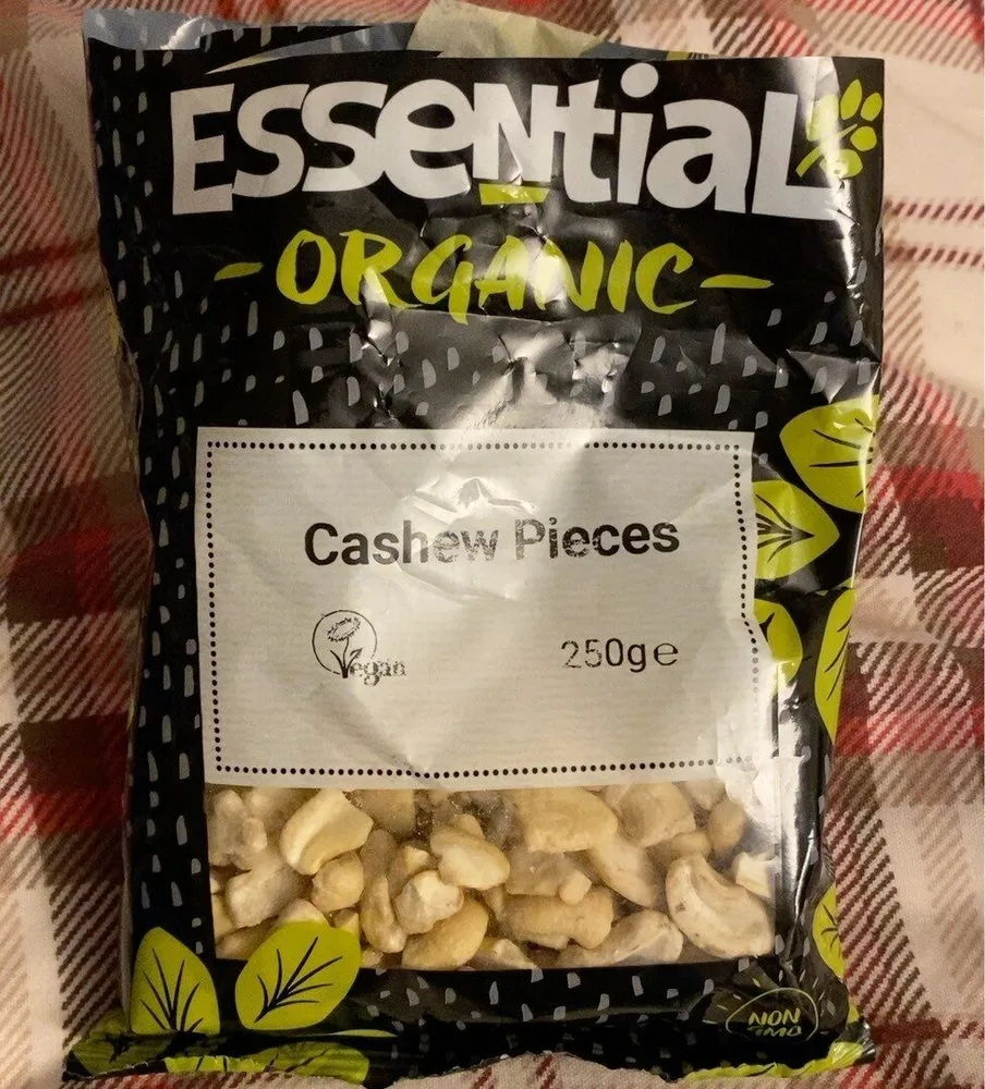 Organic cashew pieces
