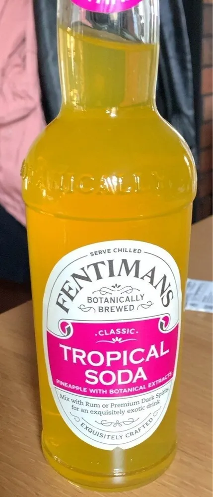 CLASSIc. TRORICAL SODA PINEAPPLE WITH BOTANICAL EXTRACTS