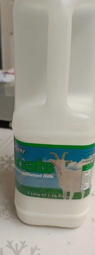 Goats semi skimmed milk