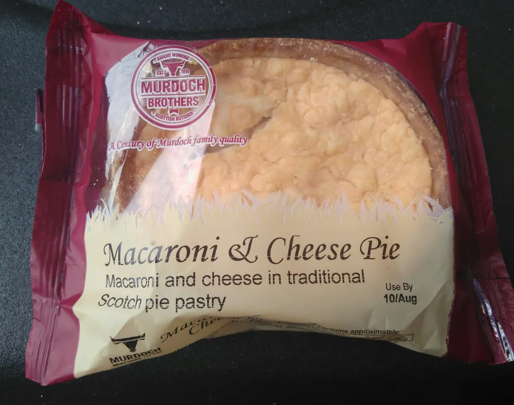 Macaroni & cheese pie