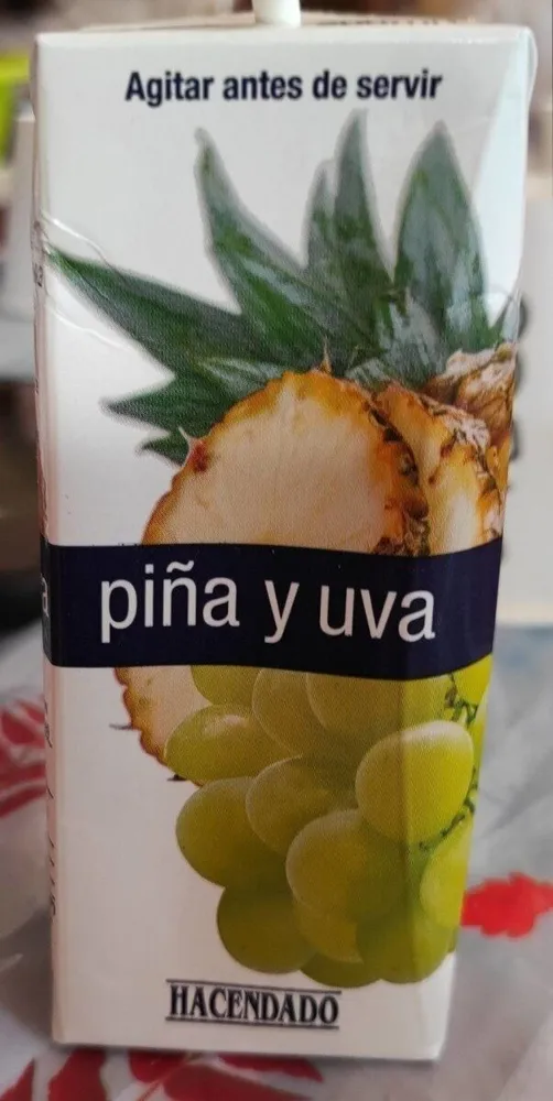 Zumo de piña y uva