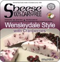 Queso vegetal estilo wensleydale con arándanos