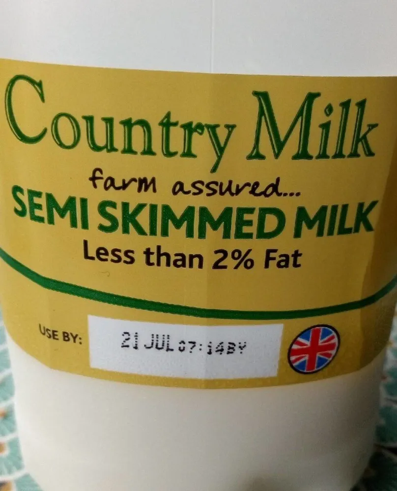 Country Milk Semi skimmed