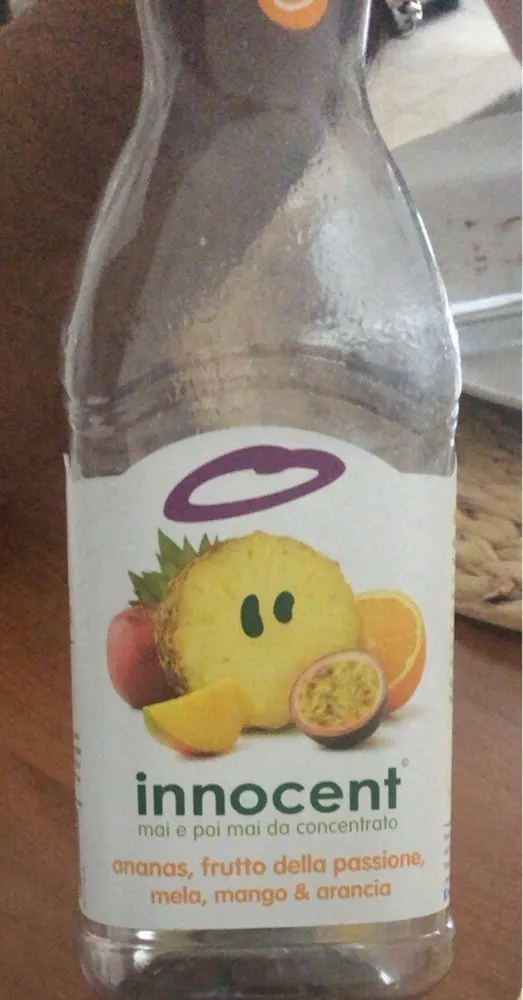 Succo ananas, mela, mango e arancia