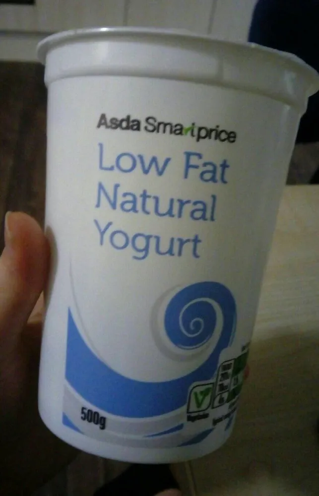 Low fat natural yogurt