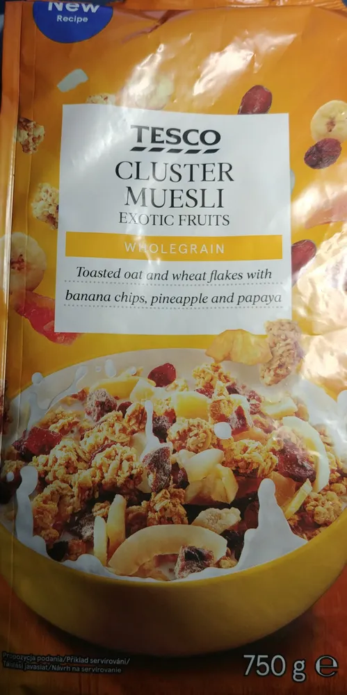 Musli prażone z kawałkami suszonych i kandyzowanych owoców.