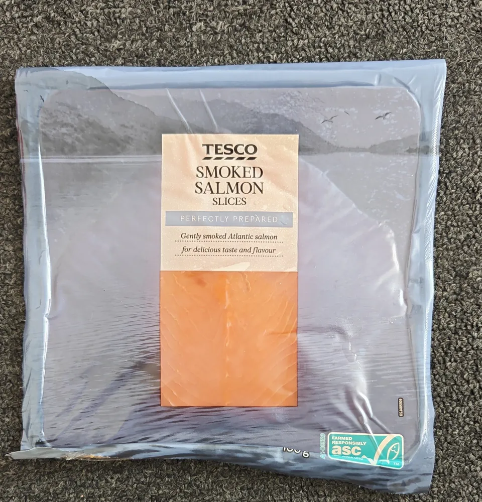 Smoked salmon slices