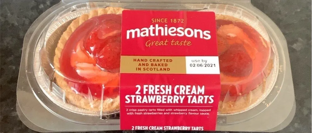 Fresh cream strawberry tarts