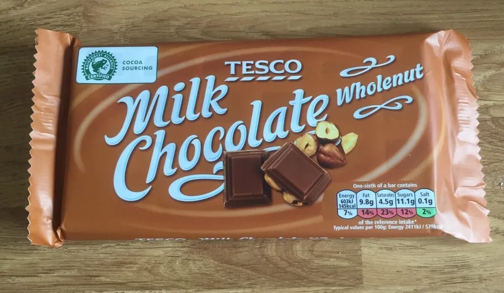 Milk chocolate wholenuts