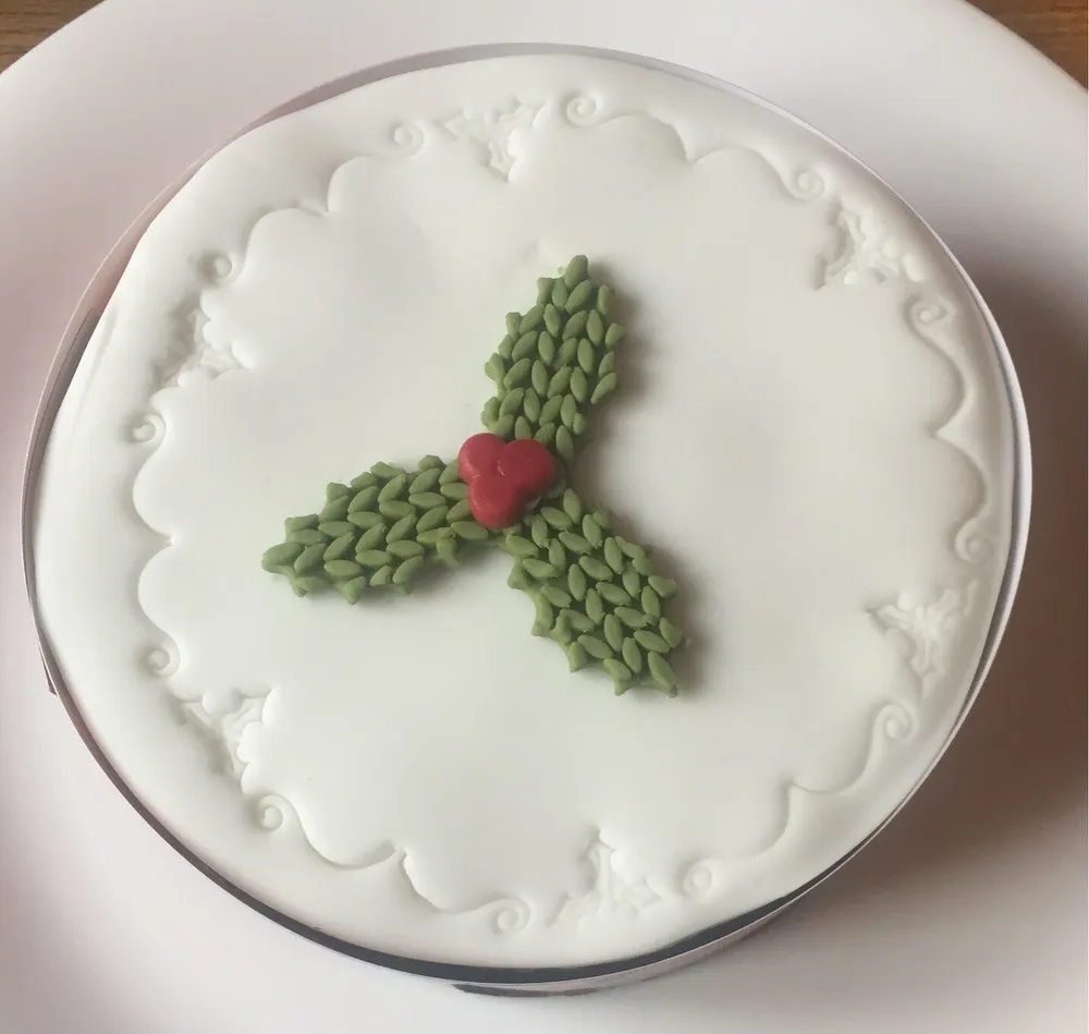 Tesco Top Iced Fruit Cake 907G
