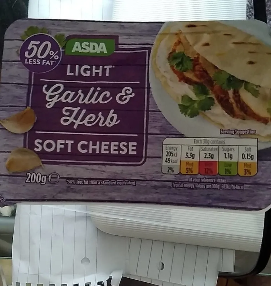 Light garlic and herb soft cheese
