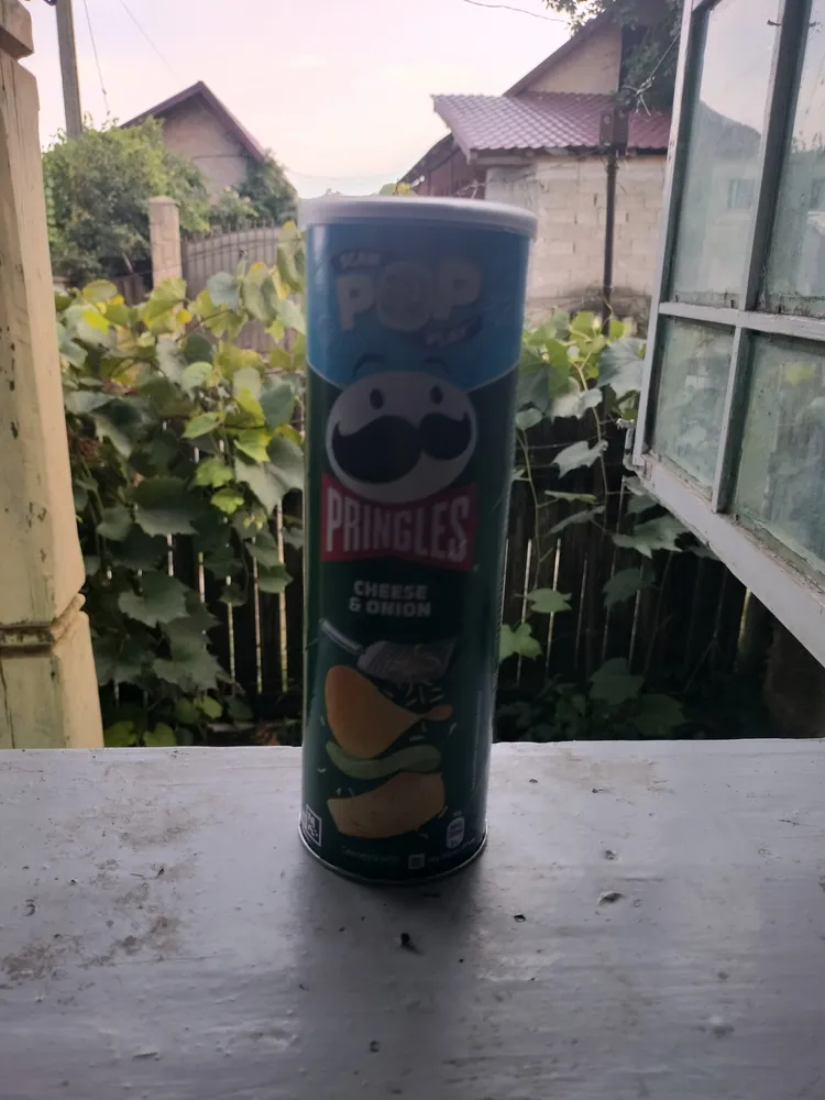 Pringles Cheese & Onion