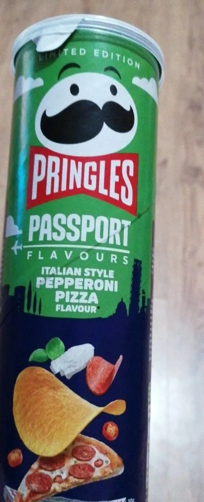 Pringles Passport flavours Italian style peperoni pizza